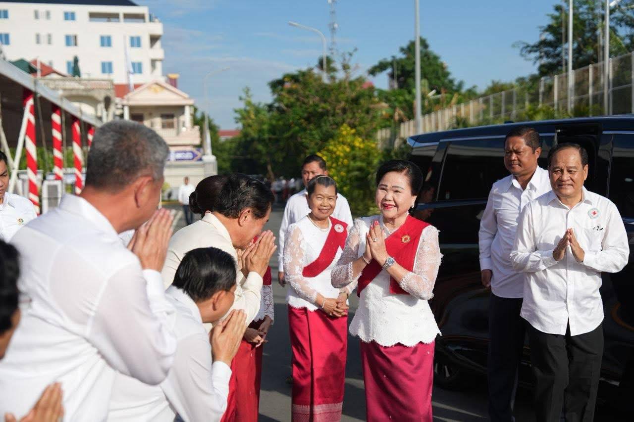 ឯកឧត្តមបណ្ឌិត ម៉ុង ឫទ្ធី និងលោកជំទាវបណ្ឌិត អ៊ុក ម៉ាលី អញ្ជើញចូលរួមពិធីសូត្រមន្ត ចម្រើនព្រះបរិត្ត និងរាប់បាត្រ ដើម្បីថ្វាយព្រះពរជ័យសិរីមង្គល ក្នុងឱកាសព្រះរាជពិធីបុណ្យចម្រើនព្រះជន្មវឌ្ឍនមង្គលសម្តេចព្រះមហាក្សត្រី ព្រះវររាជមាតាជាតិខ្មែរ