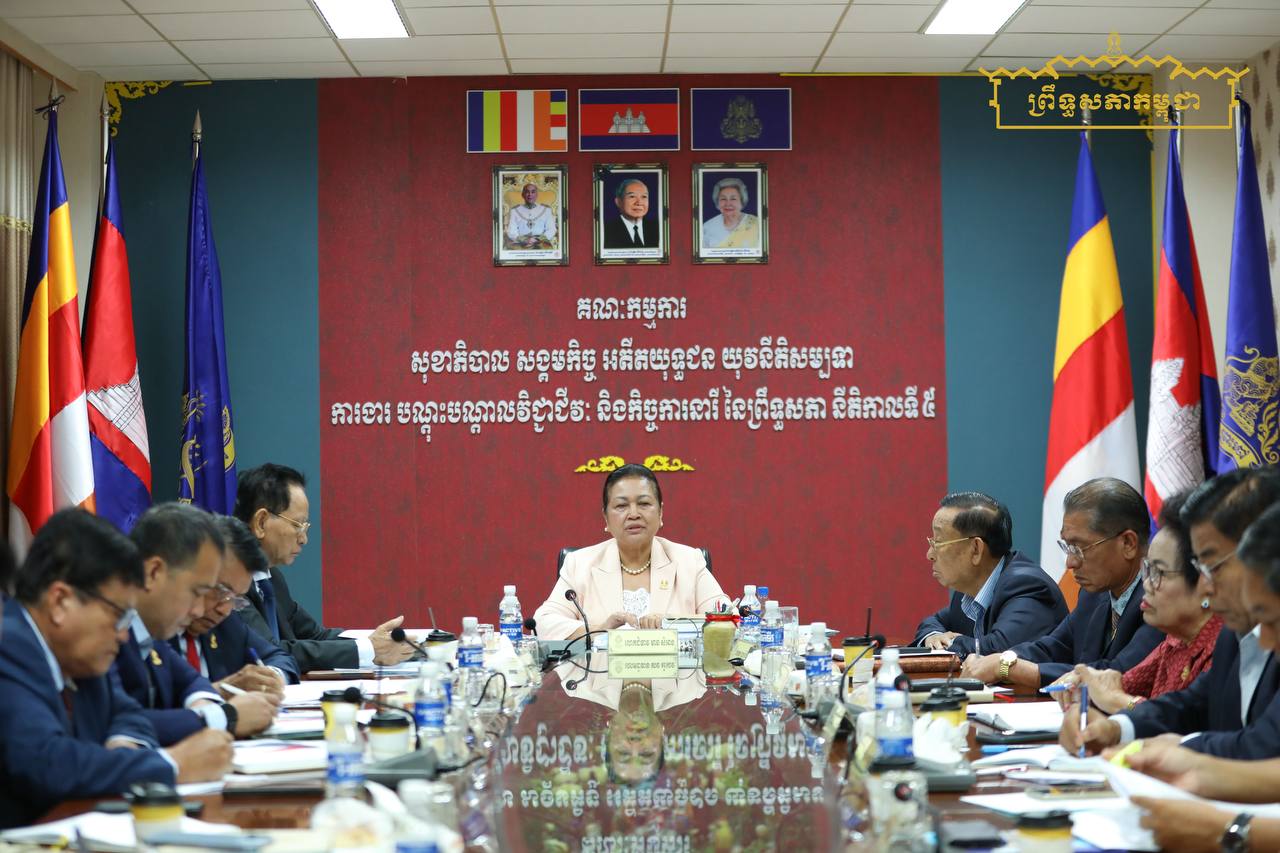 ក្រុមសមាជិកព្រឹទ្ធសភាក្រុមទី៤ ប្រជុំផ្ទៃក្នុង ដើម្បីត្រៀមមានយោបល់ក្នុងសម័យប្រជុំព្រឹទ្ធសភា