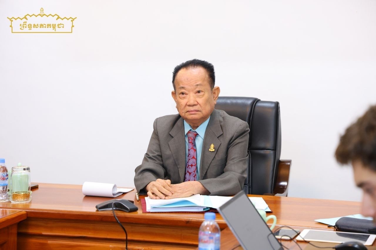 ឯកឧត្តម អ៊ុ សារឹទ្ធ និង ឯកឧត្តម យស ផានីត្តា អញ្ជើញចូលរួមកិច្ចប្រជុំគណៈកម្មការ នយោបាយនៃសភាប្រើភាសាបារាំងពិសេស តាមប្រព័ន្ធនិម្មិត