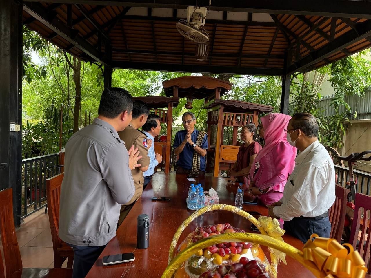 ក្រុមសមាជិកព្រឹទ្ធសភាប្រចាំភូមិភាគទី១ អញ្ជើញជួបសំណេះសំណាល និងសួរសុខទុក្ខឯកឧត្តម ម៉ប់ សារិន ប្រធានក្រុមប្រឹក្សារាជធានីភ្នំពេញ