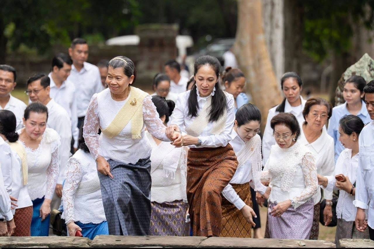 លោកជំទាវបណ្ឌិត អ៊ុក ម៉ាលី អញ្ជើញចូលរួមក្នុងពិធីបួងសួងសុំសេចក្ដីសុខ សេចក្ដីចម្រើន និងសុខសន្តិភាពជូនដល់ប្រទេសកម្ពុជា​ នៅខេត្តសៀមរាប