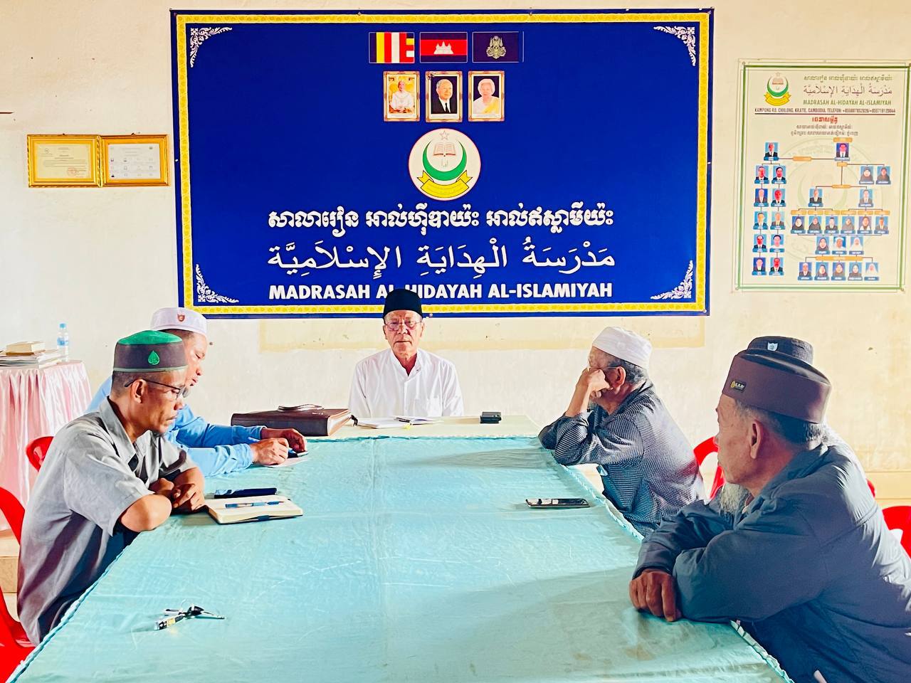 ឯកឧត្ដម សាន់ ឡាទីន អញ្ជើញចូលរួមកិច្ចប្រជុំពិភាក្សា និងដោះស្រាយបញ្ហា គ្រូបង្រៀនខ្មែរអ៉ិស្លាមបណ្ដែត នៅភូមិបាល្ល័ង្គ ស្រុកឆ្លូង ខេត្តក្រចេះ