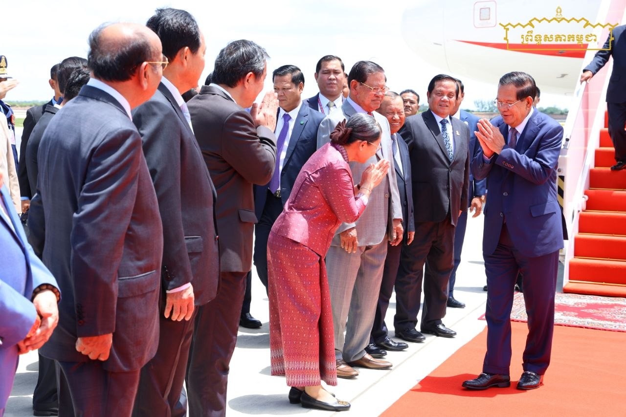សម្តេចតេជោ ហ៊ុន សែន អញ្ជើញមកដល់មាតុប្រទេសវិញ បន្ទាប់ពីអញ្ជើញបំពេញទស្សនកិច្ចមិត្តភាពផ្លូវការនៅប្រទេសចិន