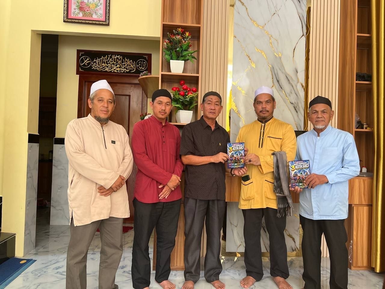 ឯកឧត្តម លី សារី​ អនុញ្ញាតឱ្យភ្ញៀវដែលមកពីប្រទេសម៉ាឡេស៊ីចូលជួបសម្តែងការគួរសម និងពិភាក្សាការងារ