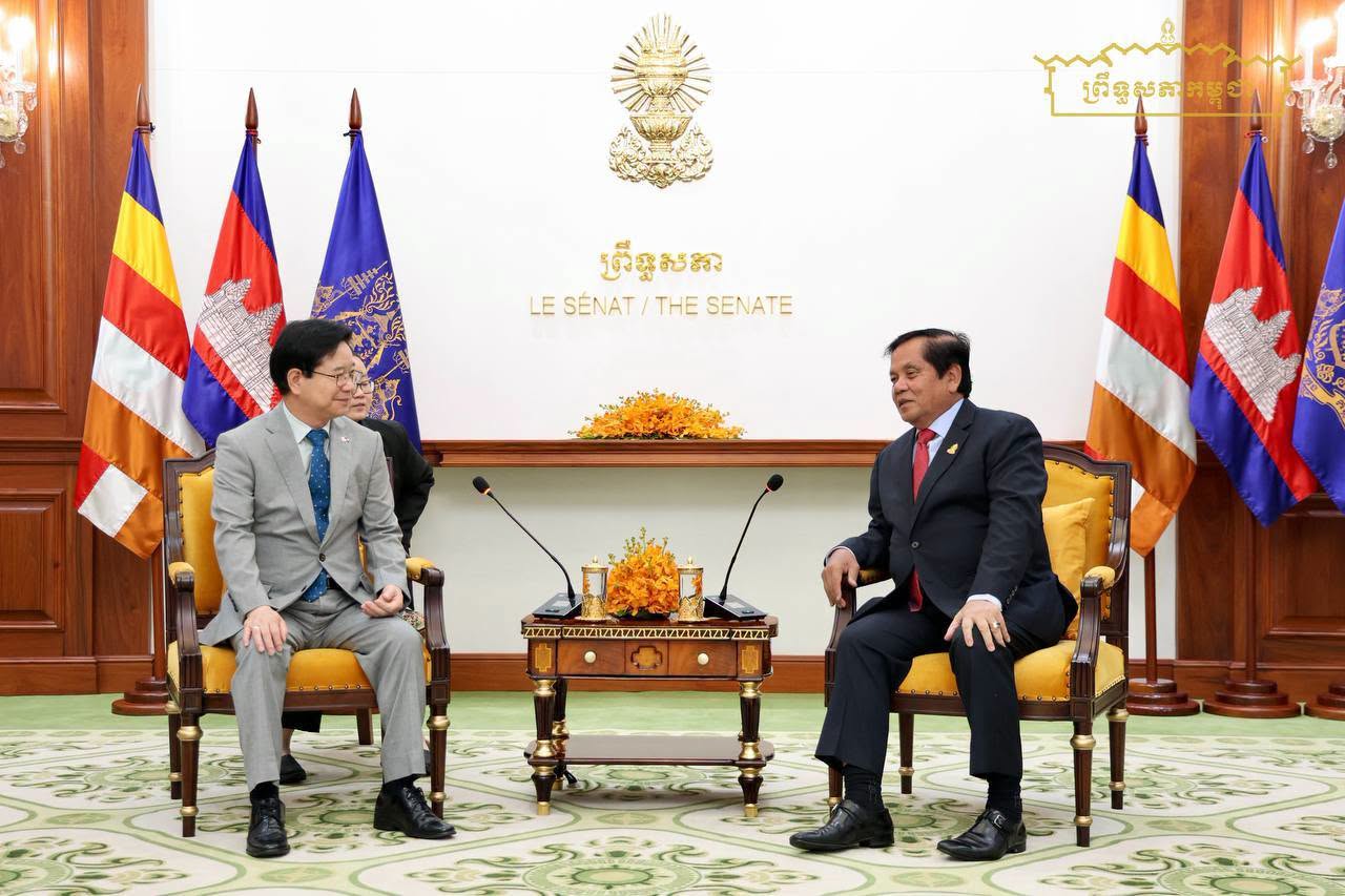 ឯកឧត្តម អ៊ុច បូររិទ្ធ បានអនុញ្ញាតឱ្យតំណាងក្រុមប្រឹក្សាអង្គការក្រៅរដ្ឋាភិបាលអភិវឌ្ឍន៍កូរ៉េ ប្រចាំនៅកម្ពុជា ដឹកនាំដោយឯកឧត្តម គីម ចេងយុង (KIM Chang Yong) ឯកអគ្គរដ្ឋទូតនៃសាធារណរដ្ឋកូរ៉េប្រចាំនៅកម្ពុជា ចូលជួបសម្តែងការគួរសម និងពិភាក្សាការងារ