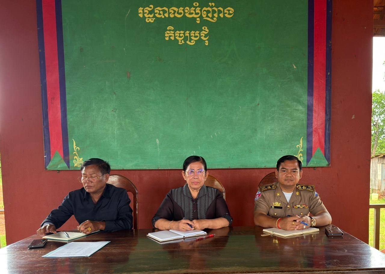 លោកជំទាវ ចឹក ហេង អញ្ជើញចុះជួបសំណេះសំណាល និងឈ្វេងយល់បញ្ហាប្រឈម និងសំណូមពរជាមួយក្រុមប្រឹក្សាឃុំញ៉ាង ឃុំម៉ាលិក ឃុំតាឡាវ ស្មៀន និងនាយប៉ុស្តិ៍នគរបាល នៃស្រុកអណ្ដូងមាស ខេត្តរតនគិរី