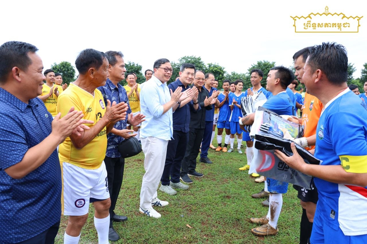 ឯកឧត្តម ឡាយ សំកុល អញ្ជើញប្រគល់សម្ភារៈកីឡានិងថវិកាឧបត្ថម្ភជូនដល់ក្រុមបាល់ទាត់យុវជនខេត្តរតនគិរី