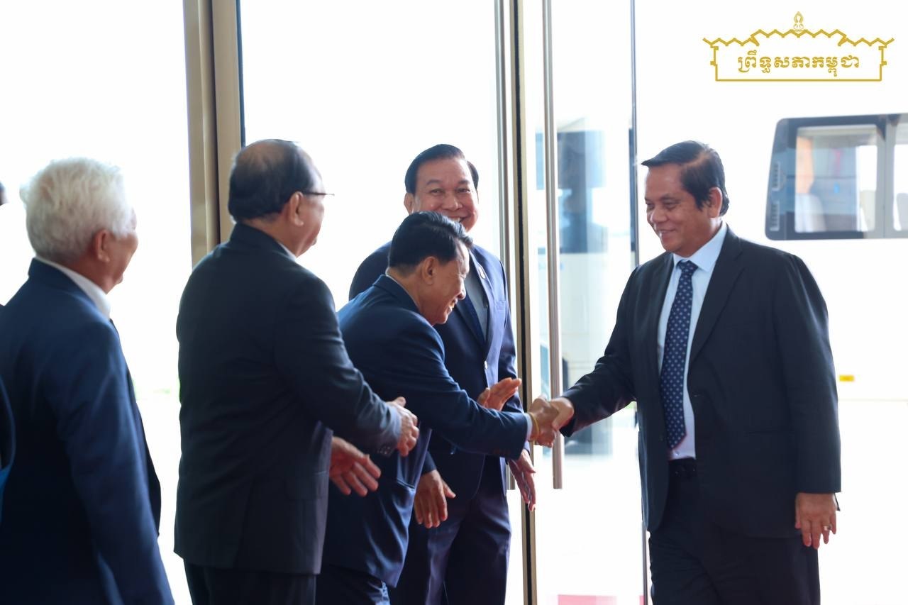 ឯកឧត្តម អ៊ុច បូររិទ្ធ អញ្ជើញធ្វើមាតុភូមិនិវត្តន៍មកដល់មាតុប្រទេសវិញ បន្ទាប់ពីដឹកនាំគណៈប្រតិភូព្រឹទ្ធសភា ចូលរួមសម័យប្រជុំប្រចាំឆ្នាំលើកទី៥១ នៃសភាប្រើភាសាបារាំង នៅប្រទេសកាមេរូន