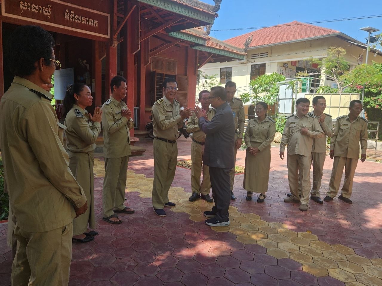 ឯកឧត្តម ឆាយ វណ្ណា សមាជិកព្រឹទ្ធសភា អញ្ជើញចុះសួរសុខទុក្ខ និងជួបសំណេះសំណាលជាមួយក្រុមប្រឹក្សាឃុំអំពិលតាពក ស្រុកអូរាំងឪ ខេត្តត្បូងឃ្មុំ​