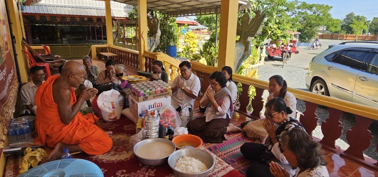 ឯកឧត្តម អ៊ឹង លាងហ៊ួ អញ្ជើញនាំយកទេយ្យទាន និងបច្ច័យទៅវេរប្រគេនព្រះសង្ឃគង់ចាំព្រះវស្សាអស់ត្រីមាស ចំនួន៥វត្ត ក្នុងខេត្តកំពង់ឆ្នាំង