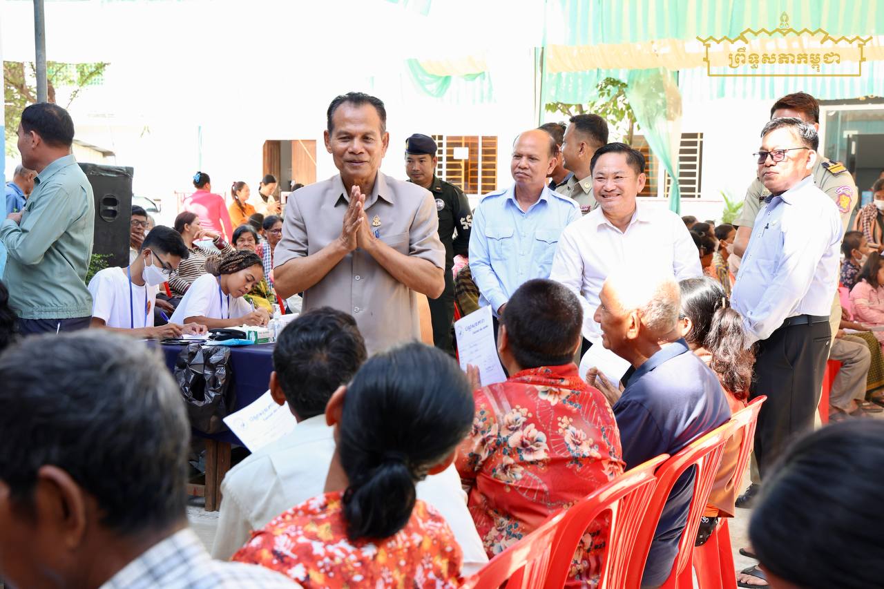 ឯកឧត្តម ឡាន់ ឆន ដឹកនាំក្រុមគ្រូពេទ្យស្ម័គ្រចិត្តបារាំង ចុះពិនិត្យព្យាបាលជំងឺជូនប្រជាពលរដ្ឋដោយឥតគិតថ្លៃ នៅស្រុកអូររាំងឪ