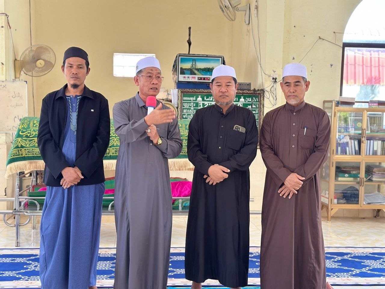 ឯកឧត្តម លី សារី​ អញ្ជើញជួបសំណេះសំណាលជាមួយថ្នាក់ដឹកនាំខ្មែរអ៉ិស្លាម​ និងប្រជាពលរដ្ឋ​ ព្រមទាំង​គោរព​វិញ្ញាណក្ខន្ធ​សព​ប្រជាពលរដ្ឋ​ នៅស្រុកទឹកឈូ​ ខេត្ត​កំពត​