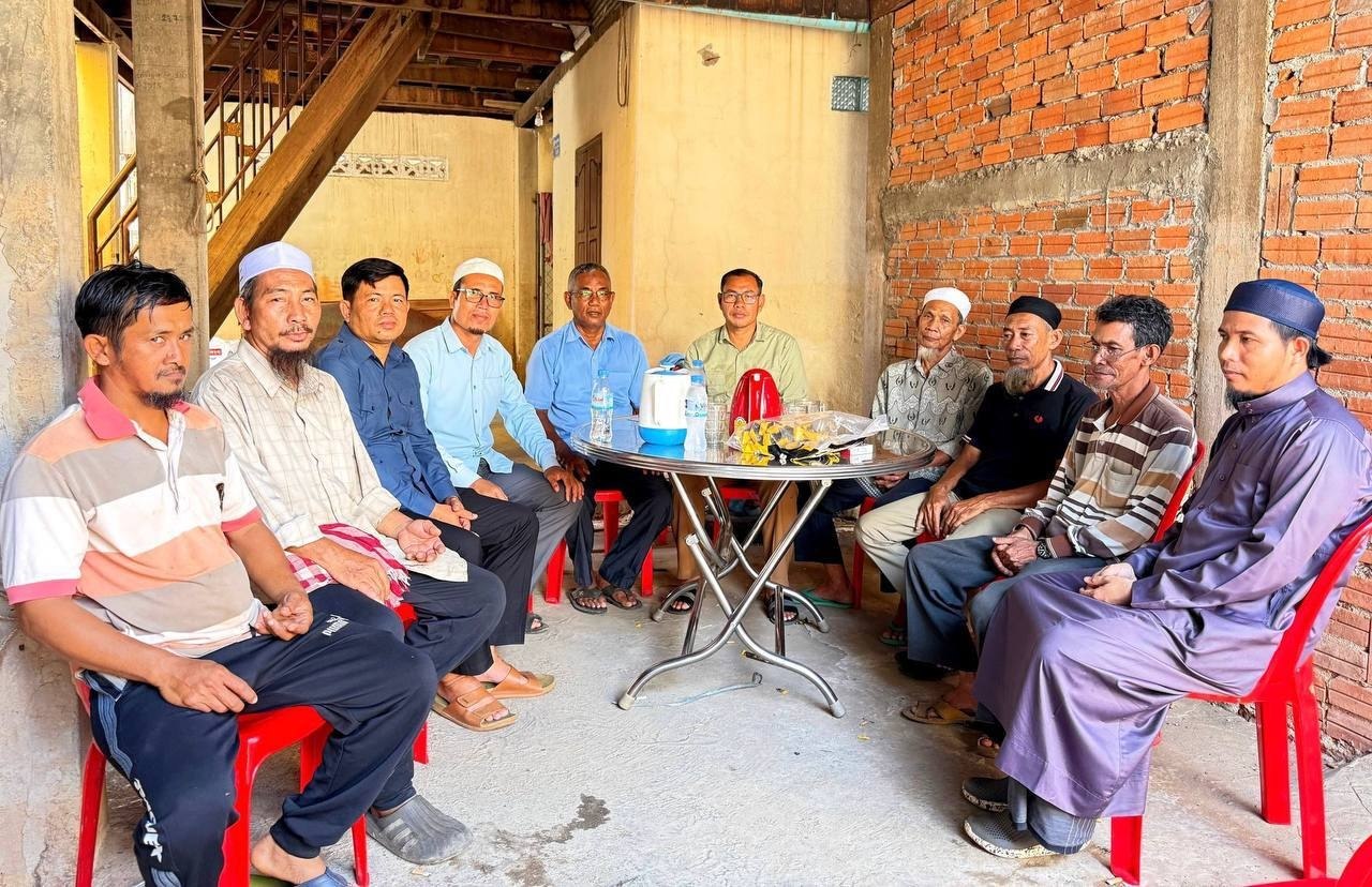 ឯកឧត្តម ស្លេះ ពុនយ៉ាមុីន​ អញ្ជើញដឹកនាំក្រុមការងារចូលរួមមរណទុក្ខគ្រួសារសព លោក អាត សាលាមីយះ និងសួរសុខទុក្ខលោក មុីត សុះ