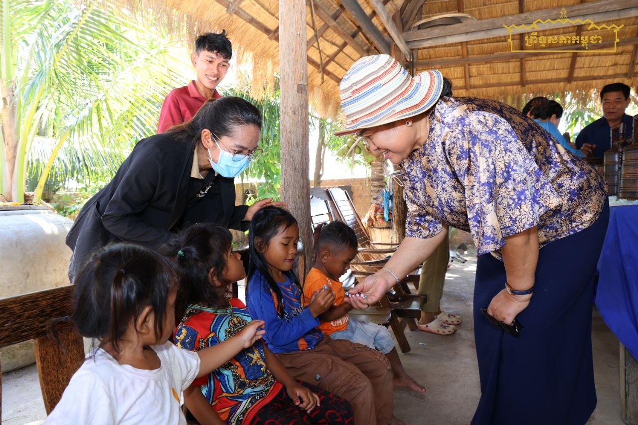 គណៈប្រតិភូគណៈកម្មការទី៨ នៃព្រឹទ្ធសភា ចុះស្វែងយល់ពីវឌ្ឍនភាពសិប្បកម្មកែច្នៃគ្រឿងសង្ហារឹមពីដើមត្នោត នៅខេត្តពោធិ៍សាត់