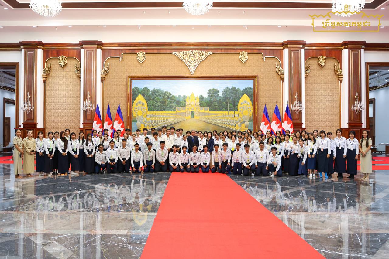 លោកគ្រូ អ្នកគ្រូ និងសិស្សានុសិស្ស សាលារៀនជំនាន់ថ្មី នៃវិទ្យាល័យព្រះស៊ីសុវត្ថិ អញ្ជើញទស្សនកិច្ចសិក្សាដើម្បីឈ្វេងយល់ពីស្ថាប័នព្រឹទ្ធសភា