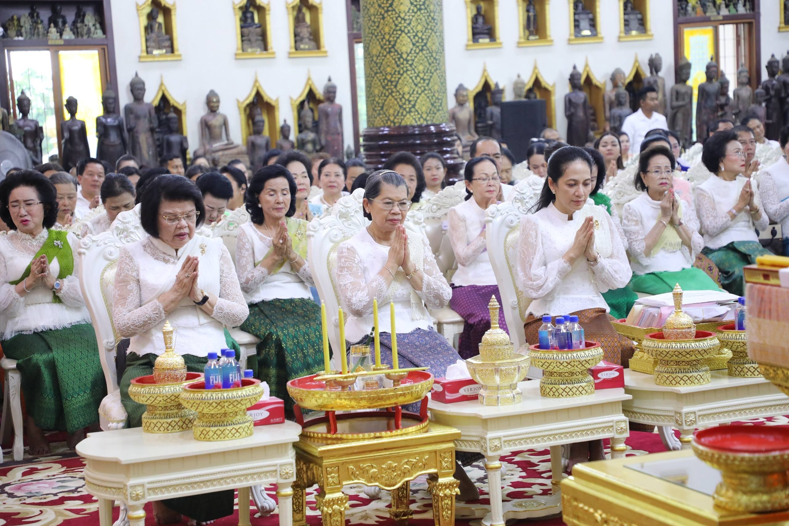 លោកជំទាវបណ្ឌិត អ៊ុក ម៉ាលី អញ្ជើញចូលរួមពិធីថ្វាយ-ប្រគេនទៀនចំណាំព្រះវស្សា និងទេយ្យទានជាច្រើនមុខ ចំពោះសម្តេចសង្ឃ-ព្រះសង្ឃ និងព្រះថេរានុថេរៈគ្រប់ព្រះអង្គ ២៤០អង្គ