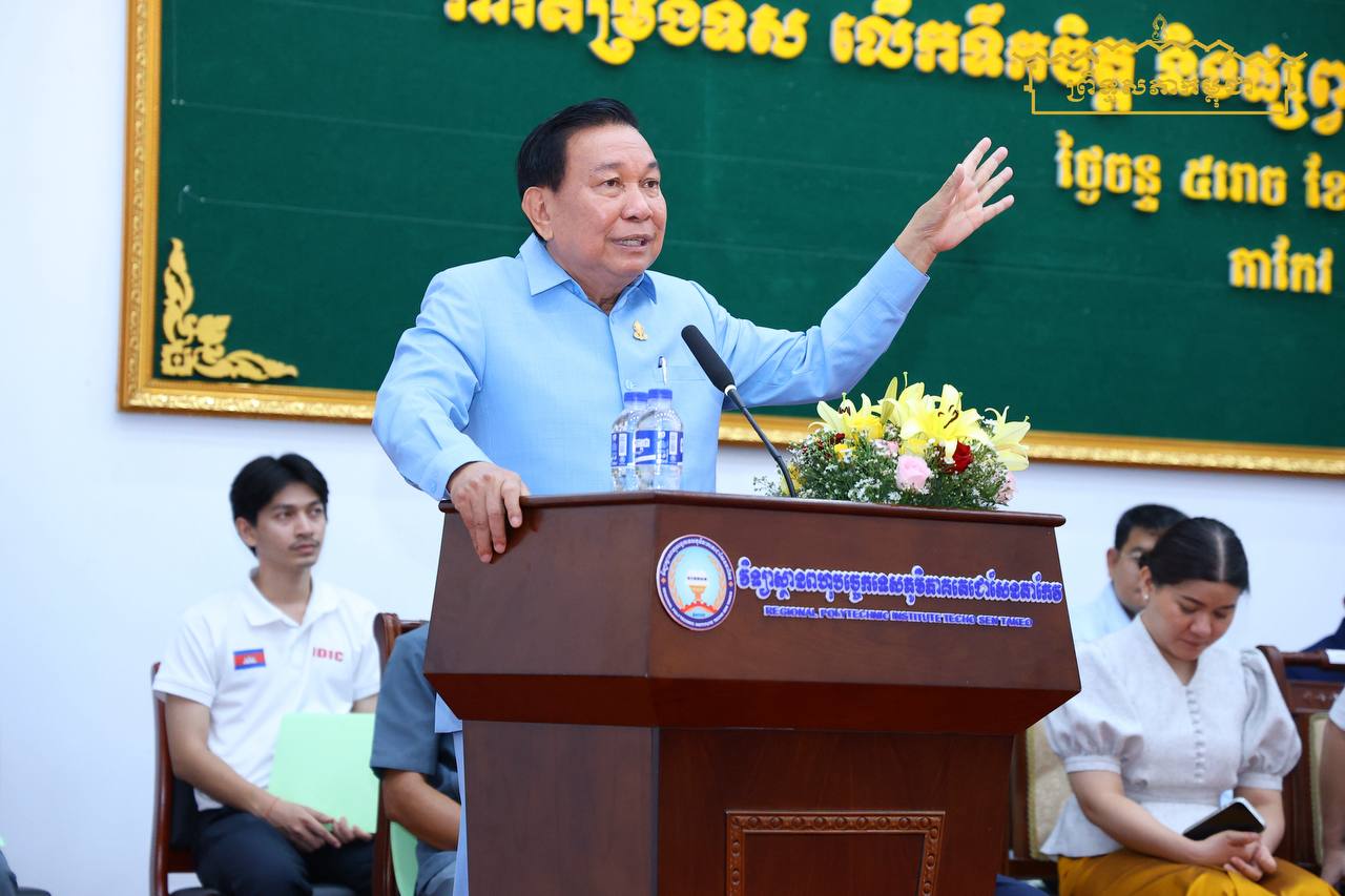 ឯកឧត្តម ម៉ម ប៊ុននាង អញ្ជើញជាអធិបតីក្នុង«សិក្ខាសាលាតម្រង់ទិស លើកទឹកចិត្ត និងផ្សព្វផ្សាយអាហារូបករណ៍បន្តការសិក្សានៅសាធារណរដ្ឋប្រជាមានិតចិន» និងអាហាររូបករណ៍សិក្សាតាមប្រព័ន្ធនិម្មិត ដល់សិស្សានុសិស្ស នៅខេត្តតាកែវ
