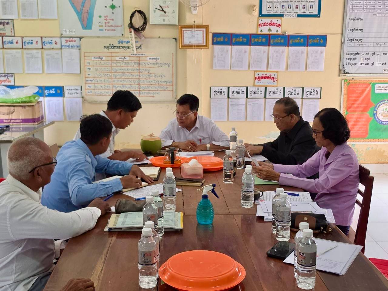 ឯកឧត្តម ម៉ាន់ ឈឿន អញ្ជើញដឹកនាំក្រុមសមាជិកព្រឹទ្ធសភាប្រចាំភូមិភាគទី១ ចុះជួបសំណេះសំណាល និងពិភាក្សាការងារនៅសង្កាត់កោះដាច់