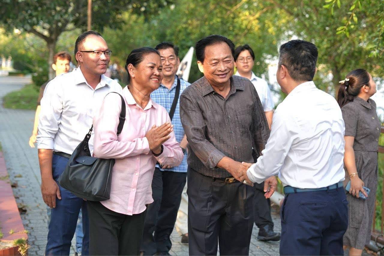 ឯកឧត្តមបណ្ឌិត ម៉ុង ឫទ្ធី អញ្ជើញបំពេញទស្សនកិច្ចសិក្សាស្វែងយល់ពីវិស័យផលិតជីធម្មជាតិនៅក្នុងខេត្ត Ben Tre ប្រទេសវៀតណាម
