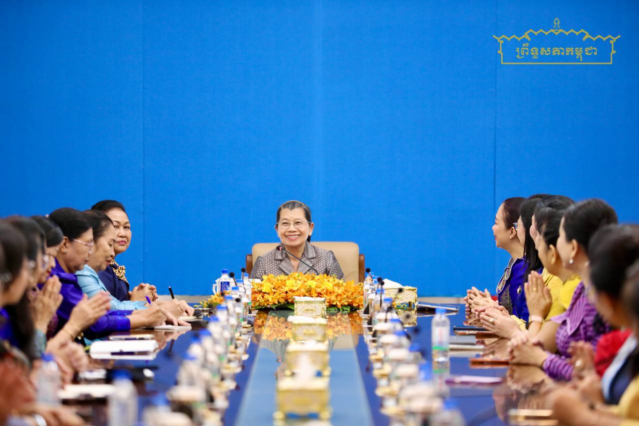 ក្រុមសមាជិកាព្រឹទ្ធសភា អញ្ជើញជួបសម្តែងការគួរសមជាមួយប្រតិភូសមាគមសហគ្រិនស្ត្រីកម្ពុជា ក្រោមអធិបតីភាពដ៏ខ្ពង់ខ្ពស់សម្តេចកិត្តិសង្គហបណ្ឌិត ម៉ែន សំអន