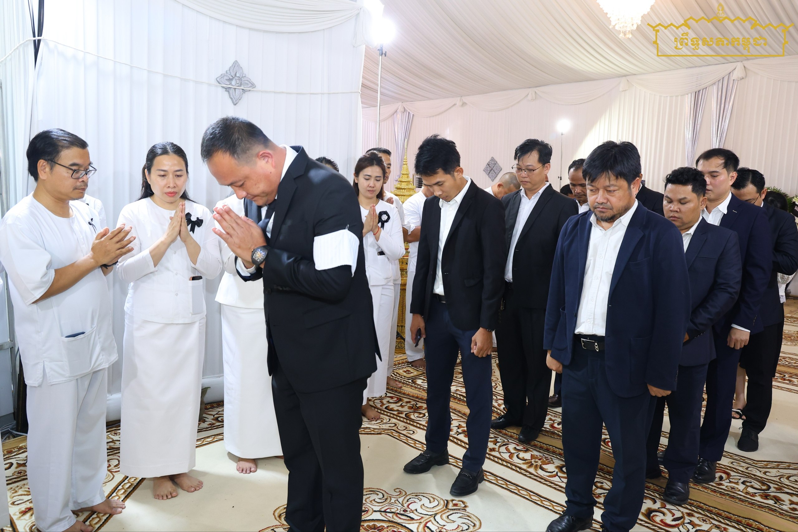 គណៈប្រតិភូគណៈគ្រប់គ្រង អិល អិកស៍ គ្រុប អញ្ជើញគោរពវិញ្ញាណក្ខន្ធសព ឯកឧត្តម ទឹម ផន សមាជិកព្រឹទ្ធសភា