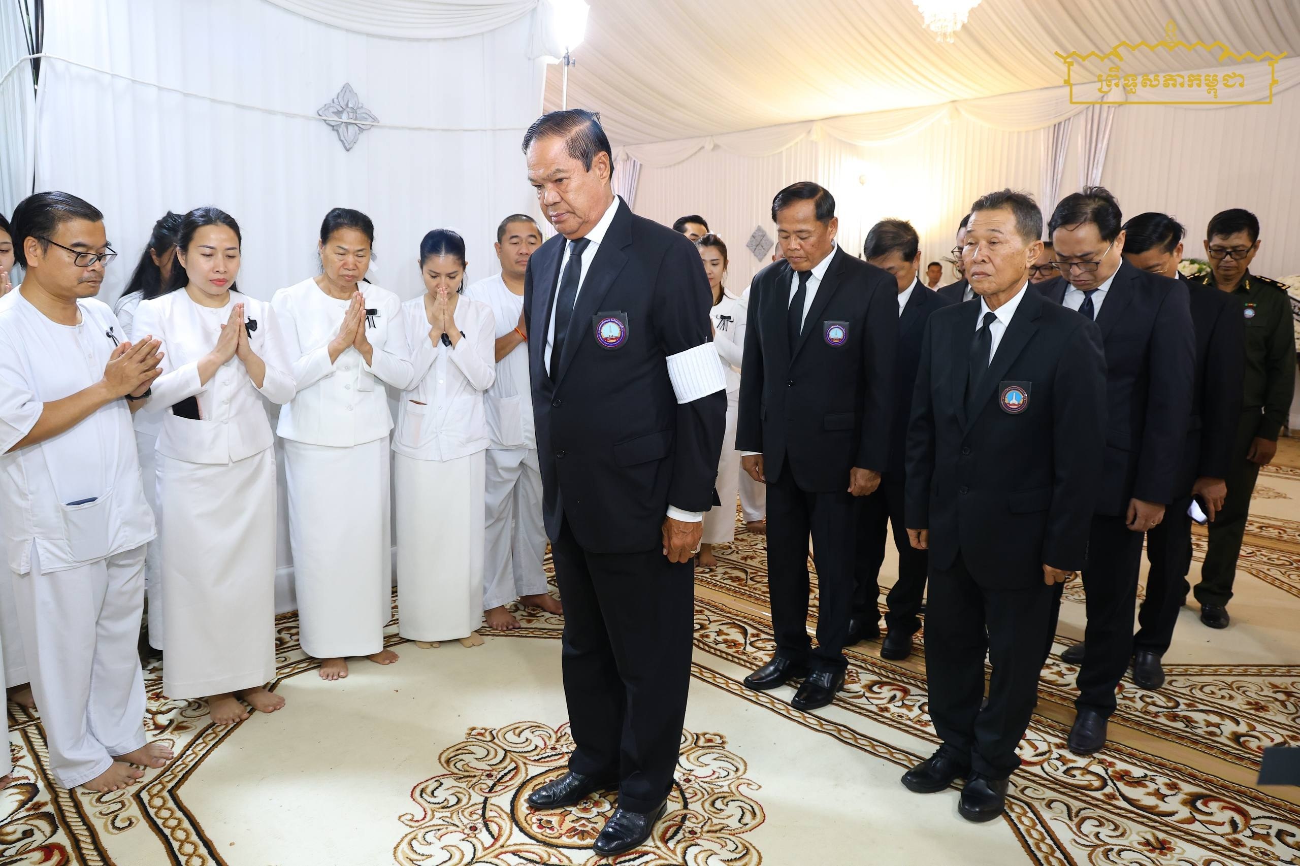គណៈប្រតិភូគណៈកម្មការជាតិគ្រប់គ្រងគ្រោះមហន្តរាយ សមាគមអតីតយុទ្ធជន និងនិវត្តជនកម្ពុជា អញ្ជើញគោរពវិញ្ញាណក្ខន្ធសព ឯកឧត្តម ទឹម ផន សមាជិកព្រឹទ្ធសភា