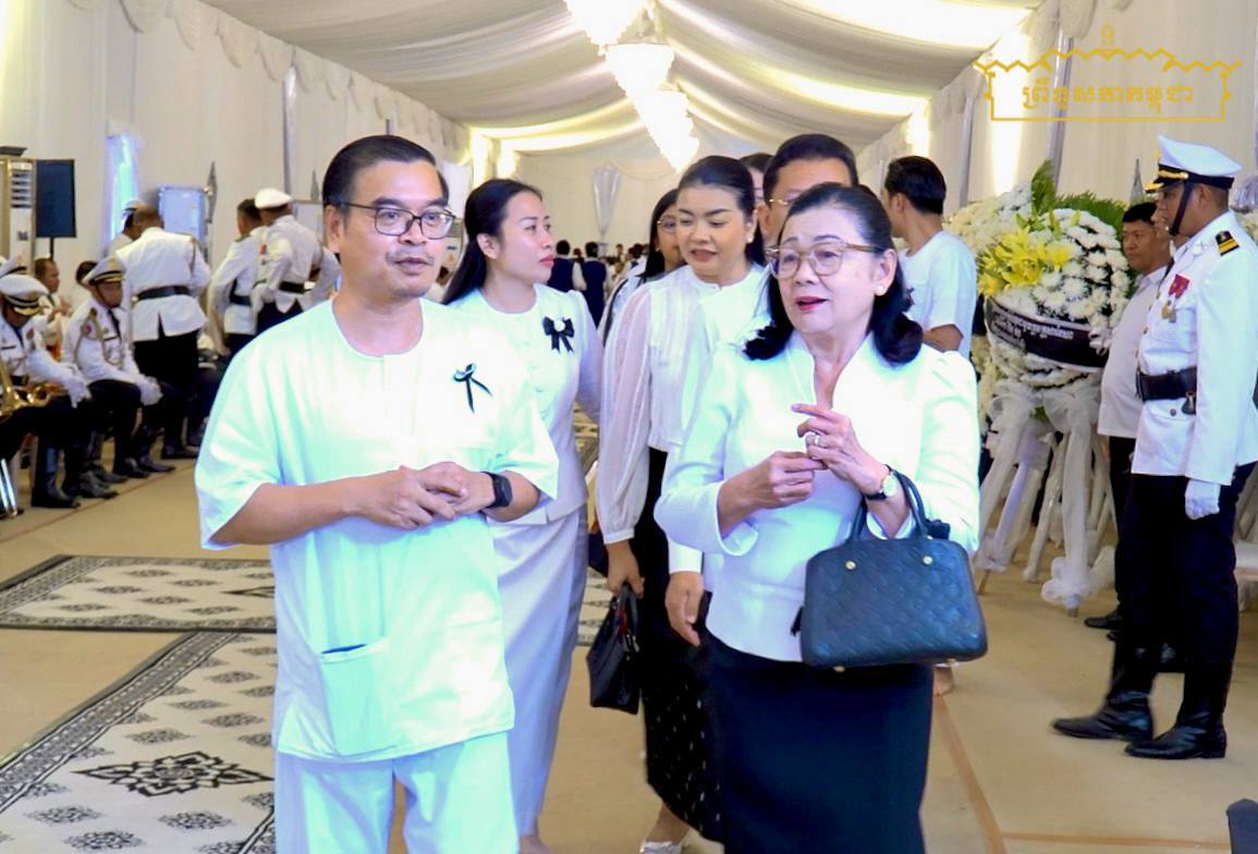 លោកជំទាវ ខេង សំវ៉ាដា  អញ្ជើញគោរពវិញ្ញាណក្ខន្ធសព ឯកឧត្តម ទឹម ផន សមាជិកព្រឹទ្ធសភា
