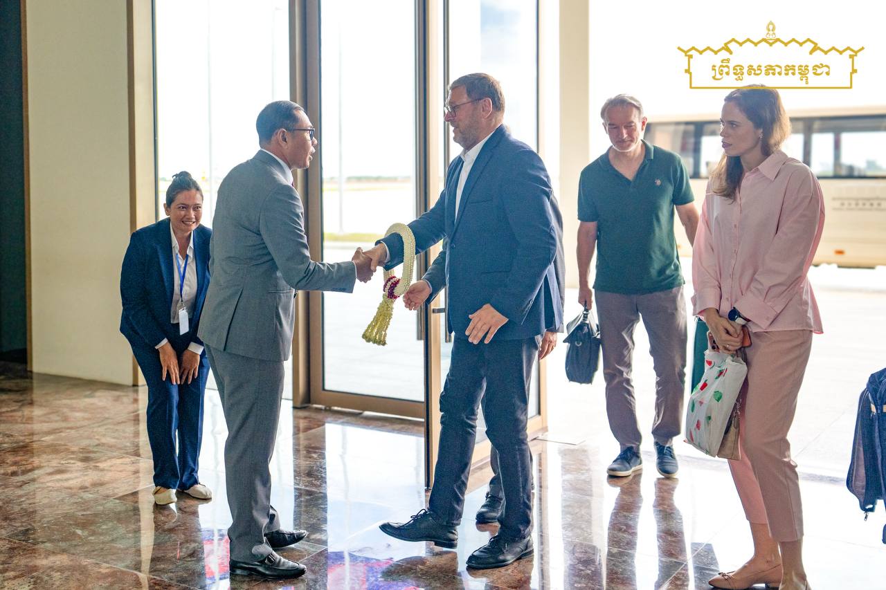 ឯកឧត្តម ស្លេះ ពុនយ៉ាម៉ីន អញ្ជើញទទួលស្វាគមន៍ឯកឧត្តមអនុប្រធានក្រុមប្រឹក្សាសហព័ន្ធ នៃសភាសហព័ន្ធរុស្ស៊ី  ដឹកនាំគណៈប្រតិភូចូលរួមសន្និសីទ ISC-2 នៅកម្ពុជា