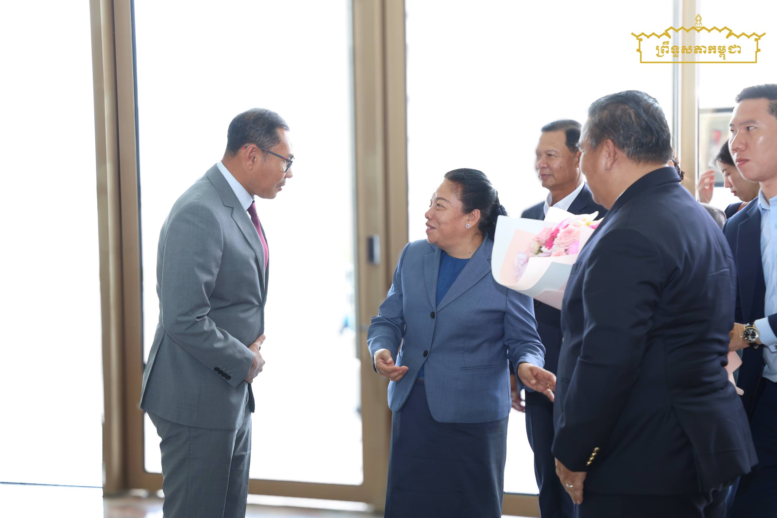 ឯកឧត្តម ស្លេះ ពុនយ៉ាម៉ីន អញ្ជើញទទួលស្វាគមន៍លោកជំទាវប្រធានស្តីទីរដ្ឋសភាឡាវ ដឹកនាំគណៈប្រតិភូចូលរួមសន្និសីទ ISC-2 នៅកម្ពុជា