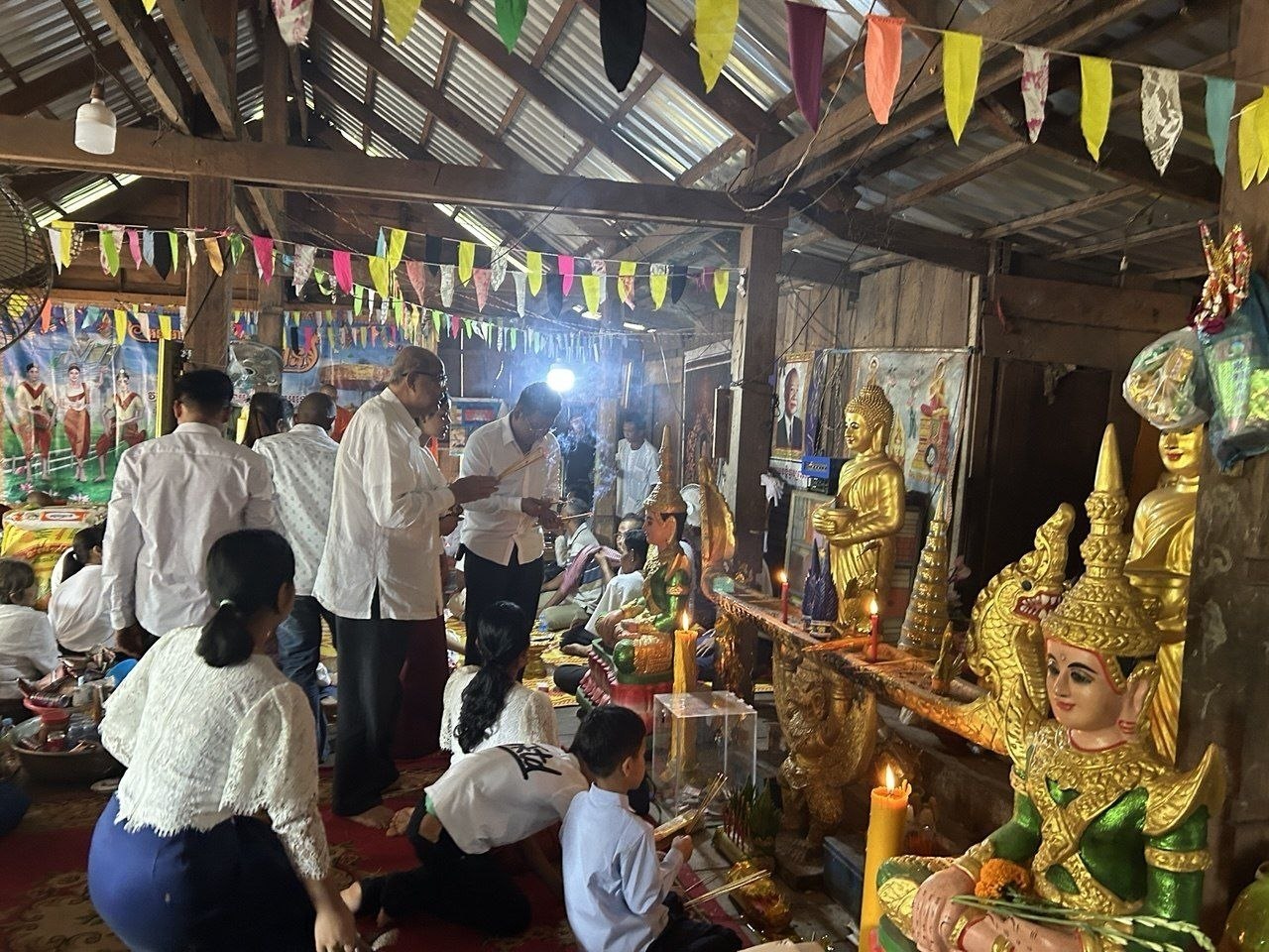 ឯកឧត្តម ងី ច័ន្រ្ទផល អញ្ជើញនាំយកទានព្រះវស្សា និងទេយ្យទាន ព្រមទាំងថវិកា ប្រគេនដល់ព្រះសង្ឃគង់ចាំព្រះវស្សា នៅវត្តសាមគ្គីគីរីសុខារាម