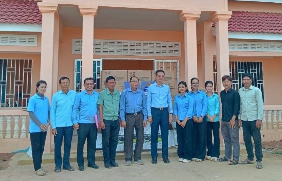 ឯកឧត្ដម ឈើយ ចាន់ណា អញ្ជើញជួបសំណេះសំណាលជាមួយលោកមេឃុំ និងក្រុមយុវជនឃុំទាំង៨ ក្នុងស្រុកស្វាយចេក