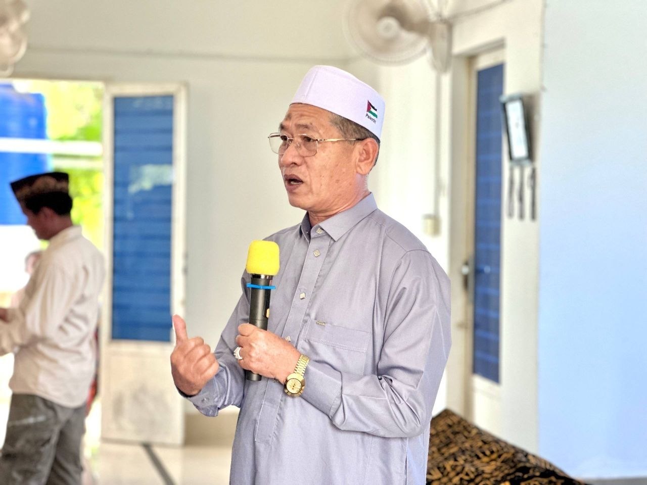 ឯកឧត្តម លី សារី អញ្ជើញជួបសំណេះសំណាលជាមួយថ្នាក់ដឹកនាំខ្មែរអ៉ិស្លាម និងប្រជាពលរដ្ឋ នៅក្នុងភូមិម៉ាក់ប្រាង្គ ឃុំកំពង់ក្រែង ស្រុកទឹកឈូ ខេត្តកំពត