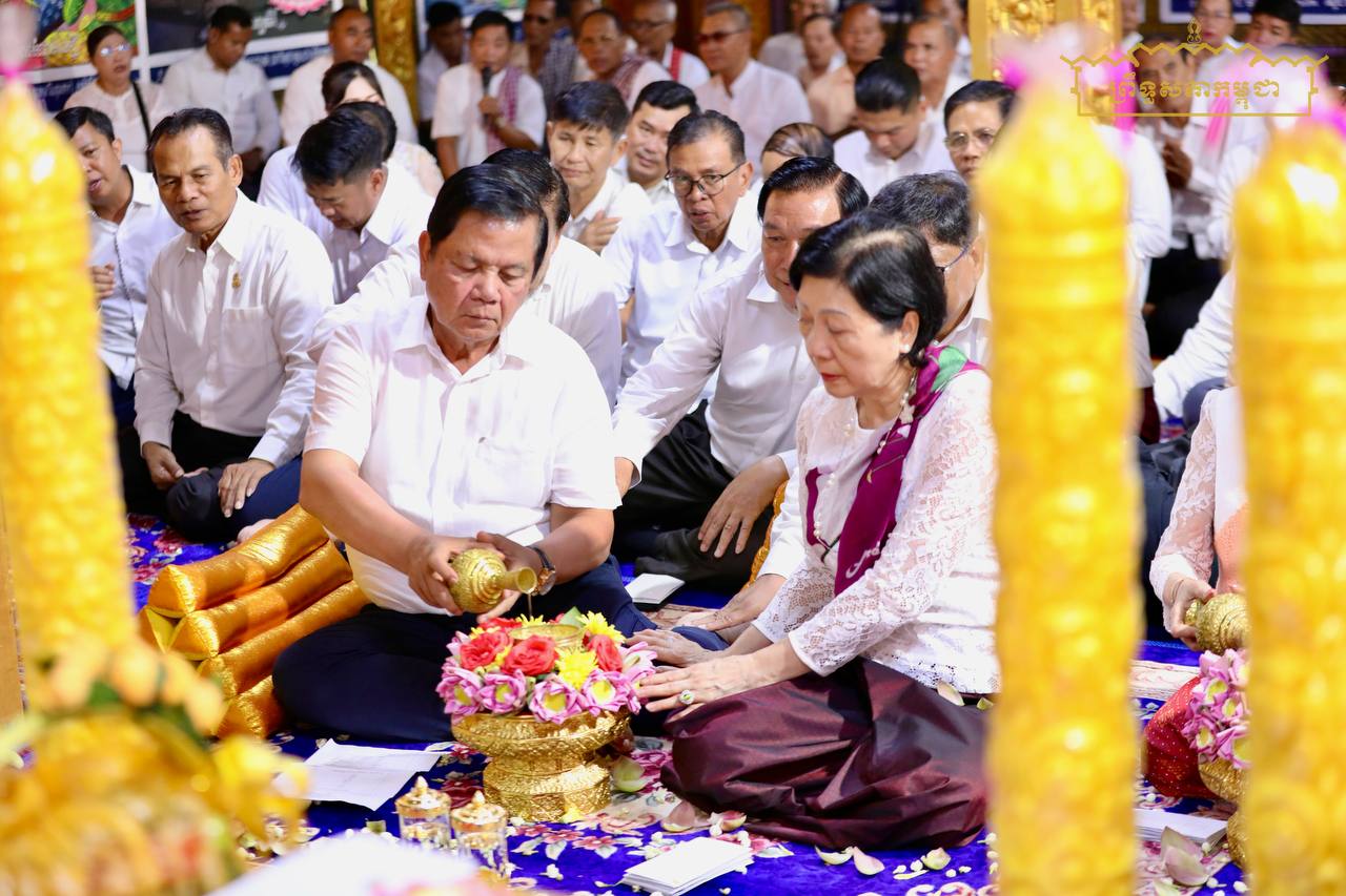 ឯកឧត្តម អ៊ុច បូររិទ្ធ ដឹកនាំកម្មវិធីប្រគេនទៀនព្រះវស្សាដល់វត្តចំនួន ៥២ និងចុះសួរសុខទុក្ខគ្រួសារយុទ្ធជនពលី និងអតីតសមាជិកក្រុមប្រឹក្សាឃុំ-សង្កាត់ចូលនិវត្តន៍ នៅស្រុកស្ទឹងត្រង់សរុបចំនួន ៤៦គ្រួសារ