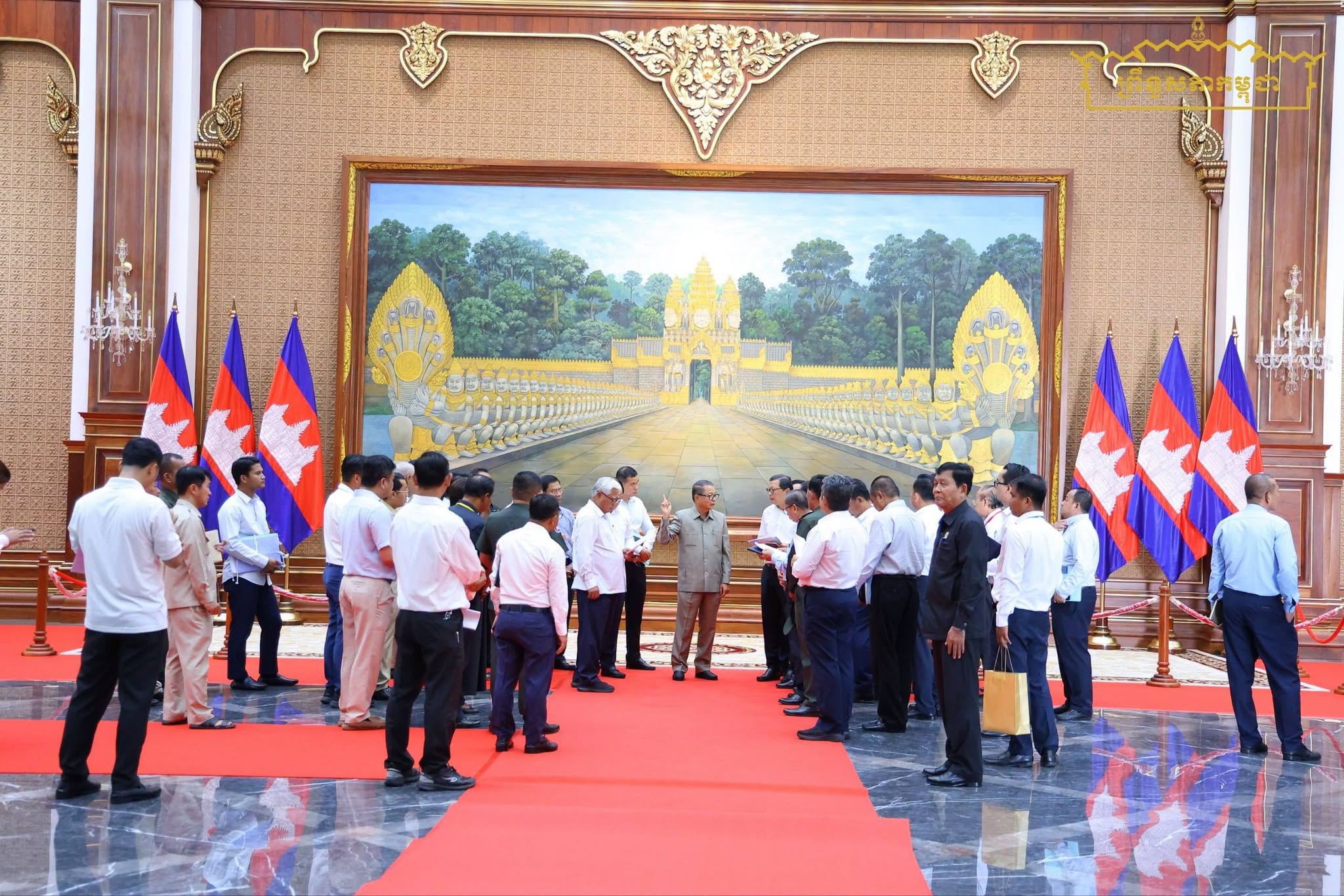 ឯកឧត្តម ឡាយ សំកុល អគ្គលេខាធិការព្រឹទ្ធសភា អញ្ជើញទទួលនិងអមដំណើរសម្តេចមហាមន្ត្រី គុយ សុផល ចុះពិនិត្យទីកន្លែងត្រៀមរៀបចំព្រះរាជពិធីសម្ពោធដាក់ឱ្យប្រើប្រាស់ជាផ្លូវការវិមានសាមគ្គីភាព នៃព្រឹទ្ធសភា​