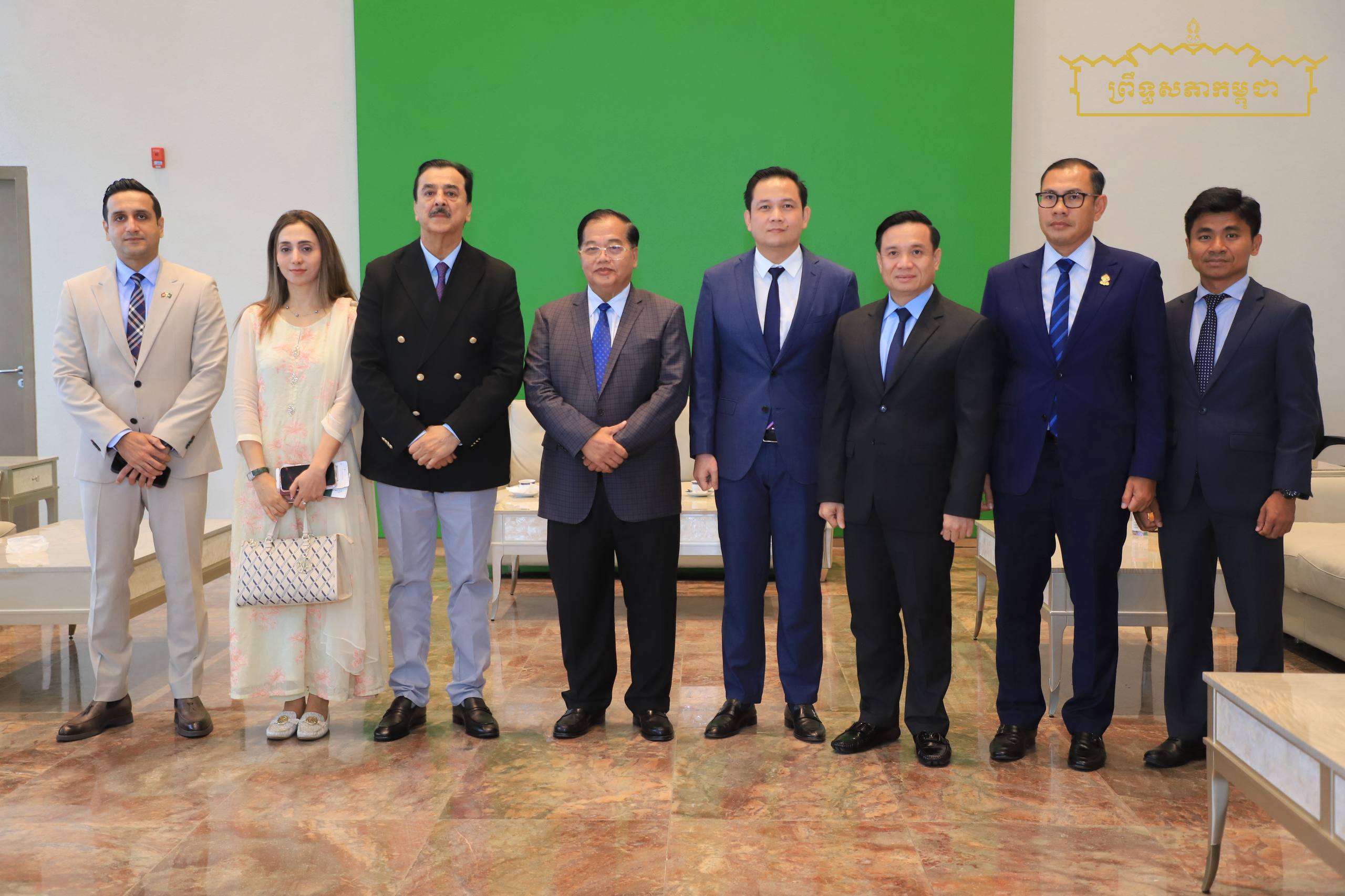 លោកជំទាវ មុំ សណ្តាប់ និងឯកឧត្តម ស្លេះ ពុនយ៉ាមុីន អញ្ជើញជូនដំណើរគណៈប្រតិភូជាន់ខ្ពស់ប្រធានព្រឹទ្ធសភា នៃសាធារណរដ្ឋ អ៊ិស្លាមប៉ាគីស្ថាន ធ្វើមាតុភូមិនិវត្តន៍ បន្ទាប់ពីបញ្ចប់បេសកកម្មចូលរួមសន្និសីទ ISC-2 នៅកម្ពុជា