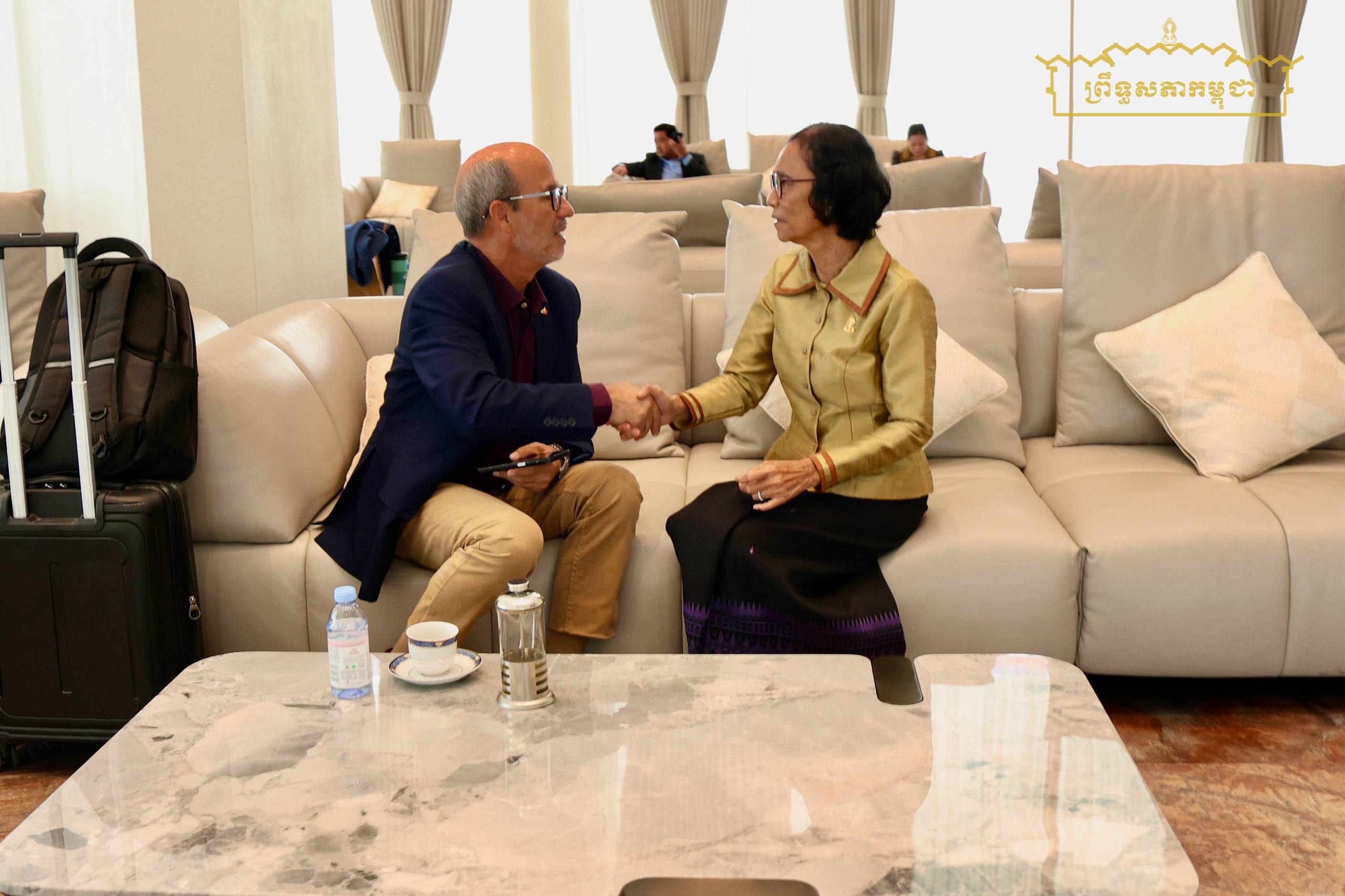 លោកជំទាវ មុំ សណ្តាប់ អញ្ជើញជូនដំណើរប្រធានអង្គការ Latin American and Caribbean Parliament ធ្វើមាតុភូមិនិវត្តន៍ បន្ទាប់ពីបញ្ចប់បេសកកម្មចូលរួមសន្និសីទ ISC-2 នៅកម្ពុជា