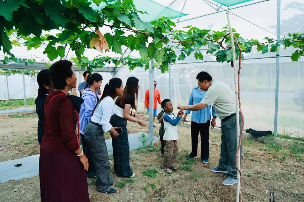 ឯកឧត្តមបណ្ឌិត​ ម៉ុង​ ឫទ្ធី​ អញ្ជេីញជួបសំណេះសំណាល សួរសុខទុក្ខជាមួយប្រជាពលរដ្ឋដែលជាភ្ញៀវទេសចរណ៍អញ្ជេីញ​មកពីតាម​បណ្តាខេត្ត​នានា​