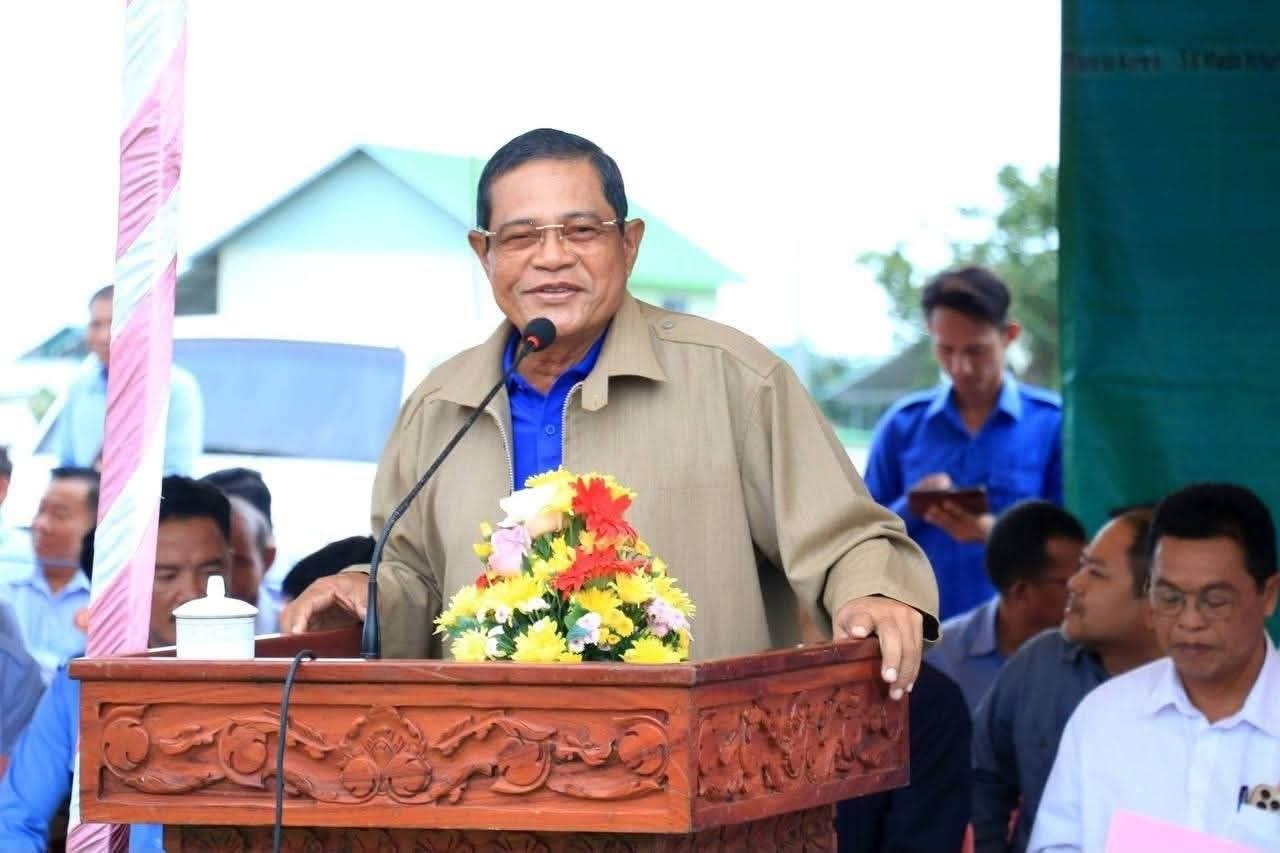 ឯកឧត្តម ឈើយ ចាន់ណា អញ្ជើញចូលរួមពិធីសំណេះសំណាល និងចែកអំណោយជូនប្រជាពលរដ្ឋជាជនពិការ និងនិវត្តជន នៅភូមិតេជោសន្តិភាព ឃុំបោយចារ ស្រុកភ្នំស្រុក ខេត្តបន្ទាយមានជ័យ