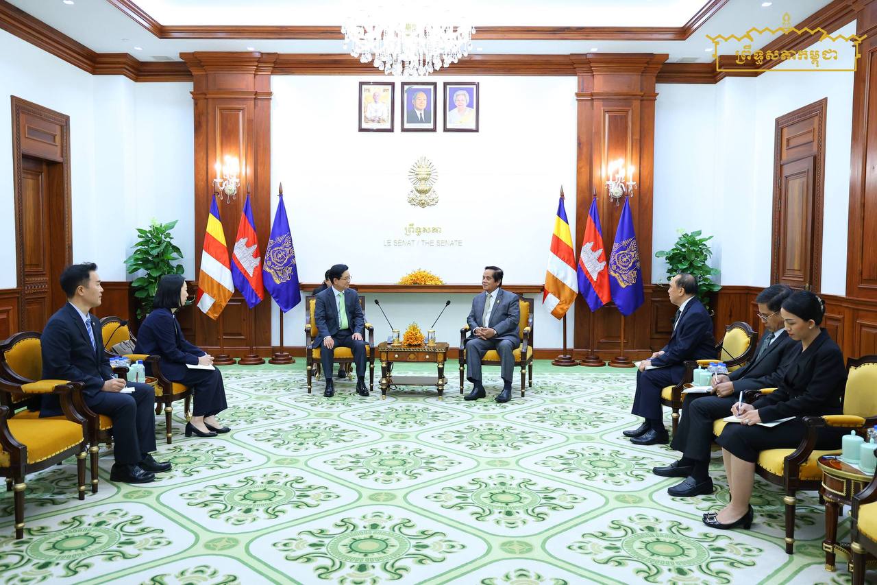 ឯកឧត្តម អ៊ុច បូររិទ្ធបានអនុញ្ញាតឱ្យឯកឧត្តម KIM Chang Yong ឯកអគ្គរដ្ឋទូតសាធារណរដ្ឋកូរ៉េប្រចាំនៅកម្ពុជានិងសហការីចូលជួបសម្តែងការគួរសមនិងពិភាក្សាការងារ