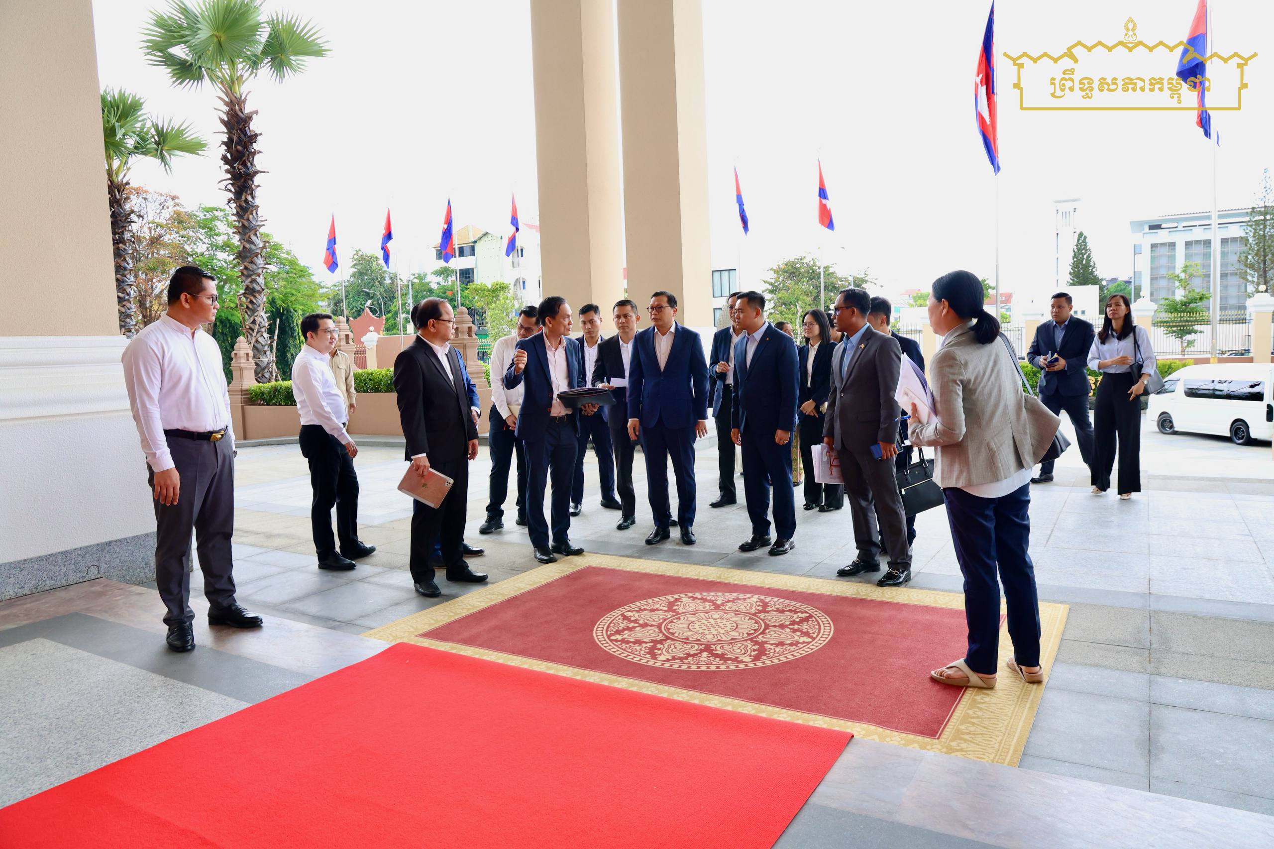 ឯកឧត្តម ឡាយ សំកុល អគ្គលេខាធិការព្រឹទ្ធសភា ទទួលស្វាគមន៍ ឯកអគ្គរដ្ឋទូតមីយ៉ាន់ម៉ា និងគណៈប្រតិភូ Advance Team មីយ៉ាន់ម៉ា  អញ្ជើញចុះពិនិត្យទីកន្លែងរៀបចំទទួលដំណើរទស្សនកិច្ចផ្លូវរដ្ឋរបស់គណៈប្រតិភូជាន់ខ្ពស់មីយ៉ាន់ម៉ា