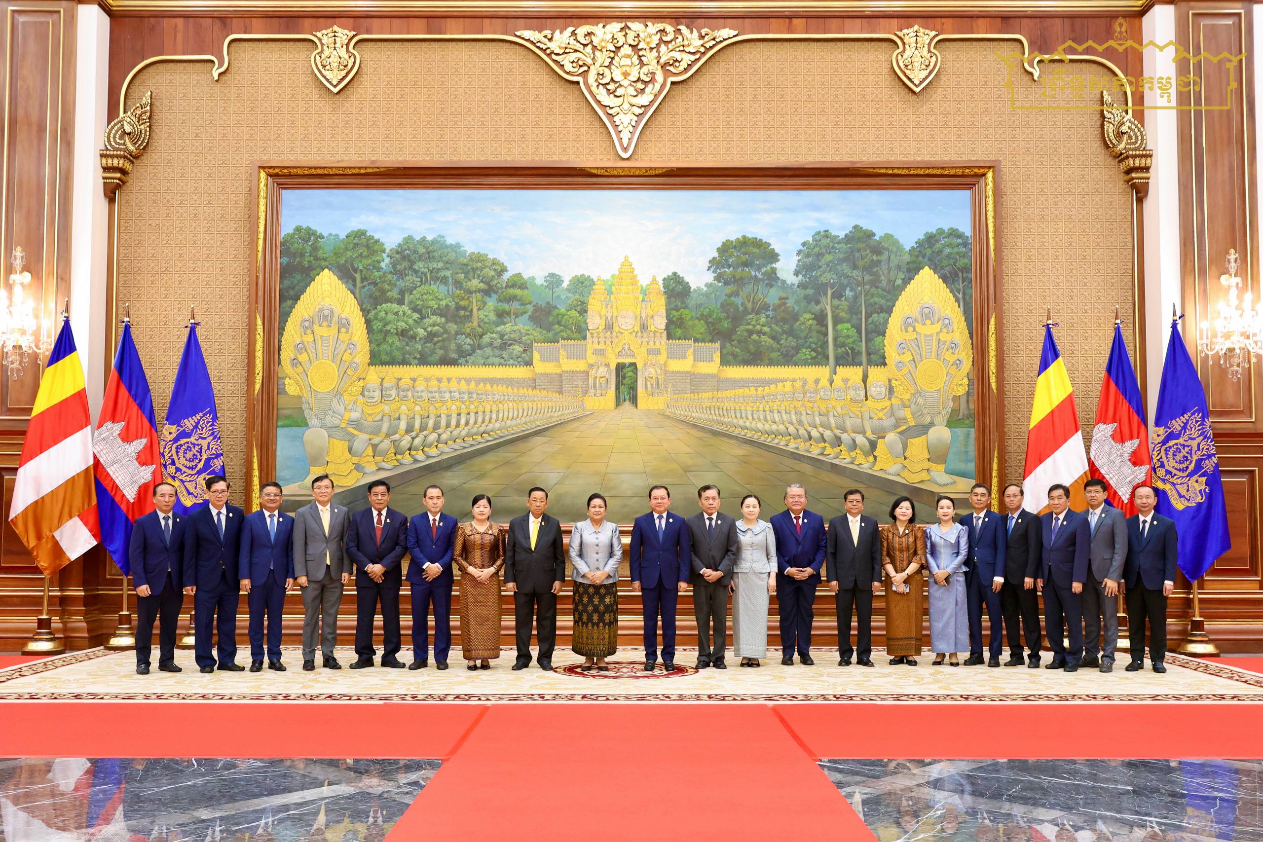 កិច្ចប្រជុំពិភាក្សាការងាររវាងគណៈកម្មការទី៨ នៃព្រឹទ្ធសភា ជាមួយឯកឧត្ដមសាស្ត្រាចារ្យ រដ្ឋមន្ត្រីក្រសួងសុខាភិបាល