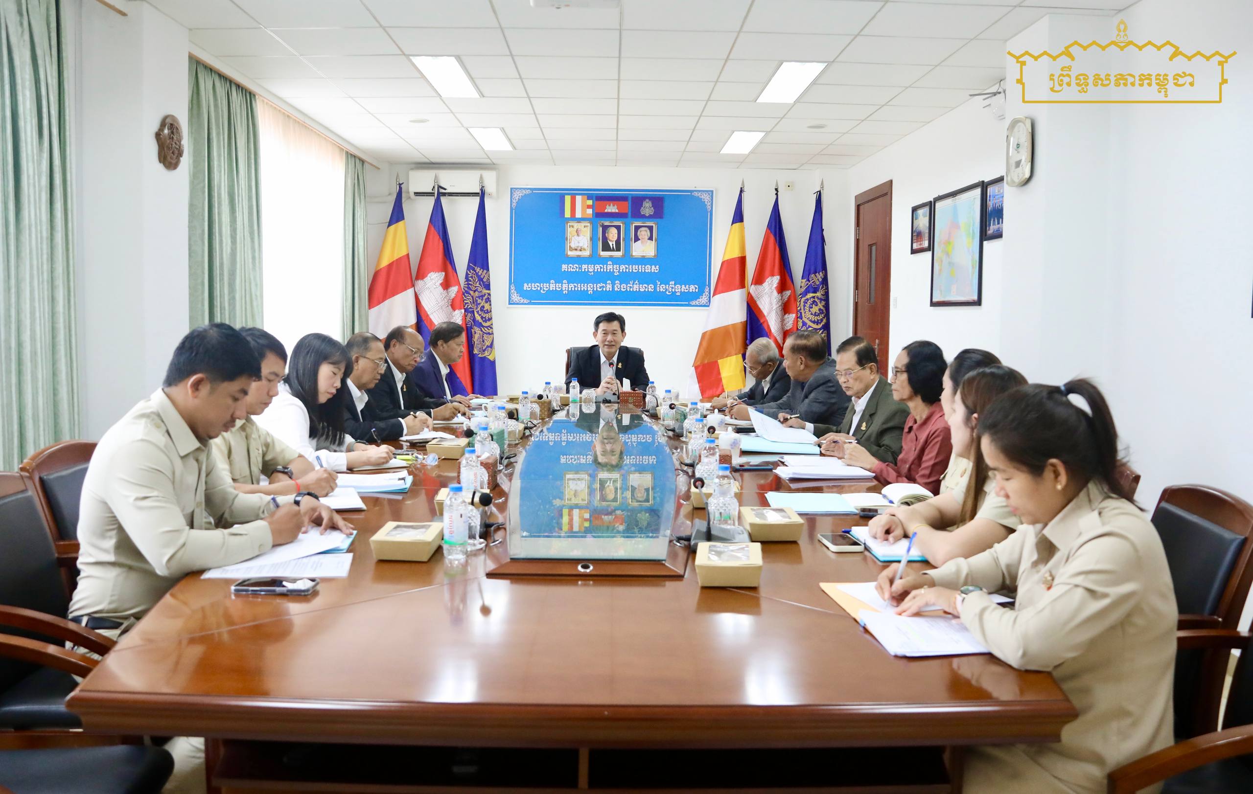 ឯកឧត្តមណ្ឌិត ឈីវ យីស៊ាង បានដឹកនាំគណៈកម្មការកិច្ចការបរទេស សហប្រតិបត្តិការអន្តរជាតិ និងព័ត៌មាន បានជួបប្រជុំជាមួយគណៈកម្មការនីតិកម្ម និងយុត្តិធម៌ នៃព្រឹទ្ធសភា ដើម្បីពិនិត្យ និងពិភាក្សា រួមគ្នាលើសេចក្តីព្រាងច្បាប់ចំនួន២