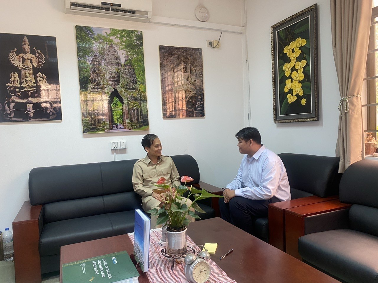ឯកឧត្តម ងួន សុខវេង អនុញ្ញាតឱ្យលោក ង៉ែត លីស៊ីង ចូលជួបសម្តែងការគួរសម និងជម្រាបលា