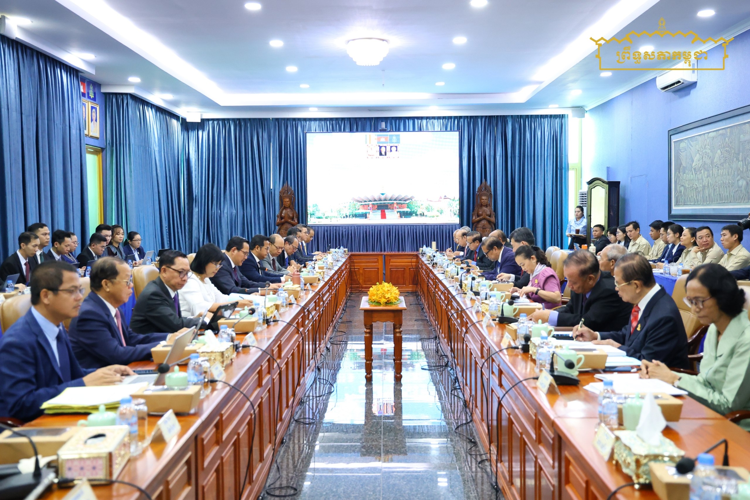 គណៈកម្មការទី៥ និងទី៦ នៃព្រឹទ្ធសភា ជួបពិភាក្សាជាមួយតំណាងរាជរដ្ឋាភិបាល ដើម្បីពិនិត្យ សិក្សាលើសេចក្តីព្រាងច្បាប់សំខាន់ៗចំនួន២