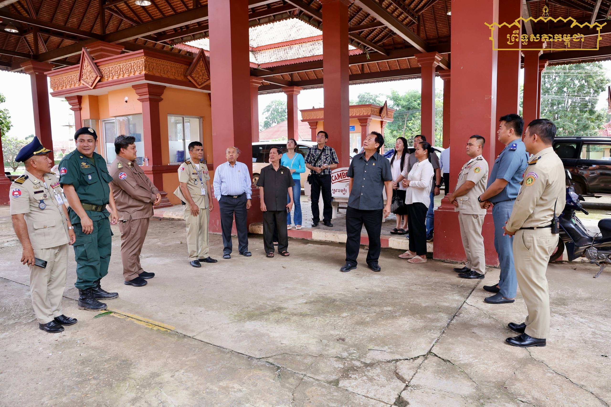 គណៈប្រតិភូគណៈកម្មការទី៣ព្រឹទ្ធសភា ជួបសំណេះសំណាលជាមួយអាជ្ញាធរនៅច្រកទ្វារព្រំដែនអន្តរជាតិត្រពាំងគ្រៀល