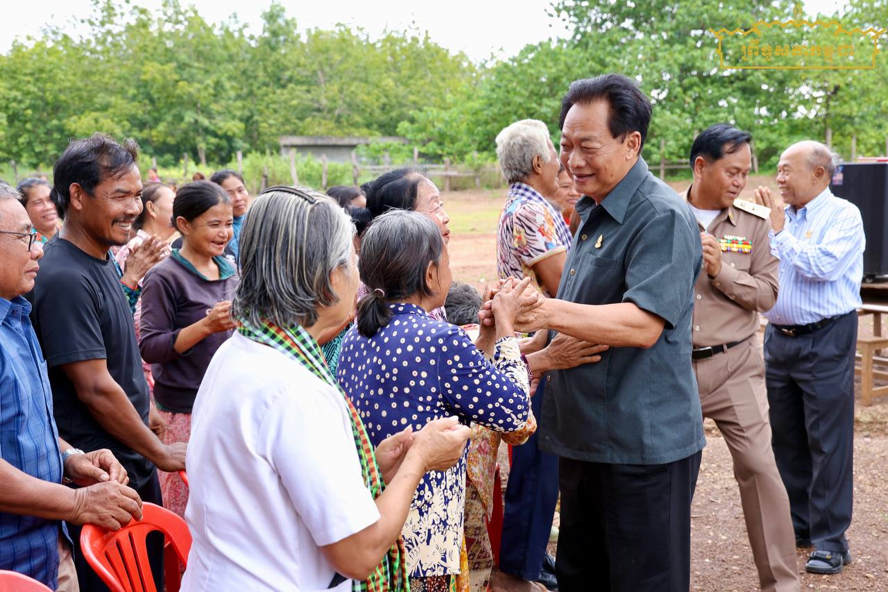 ឯកឧត្តមបណ្ឌិត ម៉ុង ឫទ្ធី ជួបសំណេះសំណាល និងសួរសុខទុក្ខថ្នាក់ដឹកនាំស្រុក ក្រុមប្រឹក្សាឃុំអូរស្វាយ លោកគ្រូ អ្នកគ្រូ សិស្សានុសិស្ស និងប្រជាពលរដ្ឋសរុបចំនួន៤៣៣នាក់
