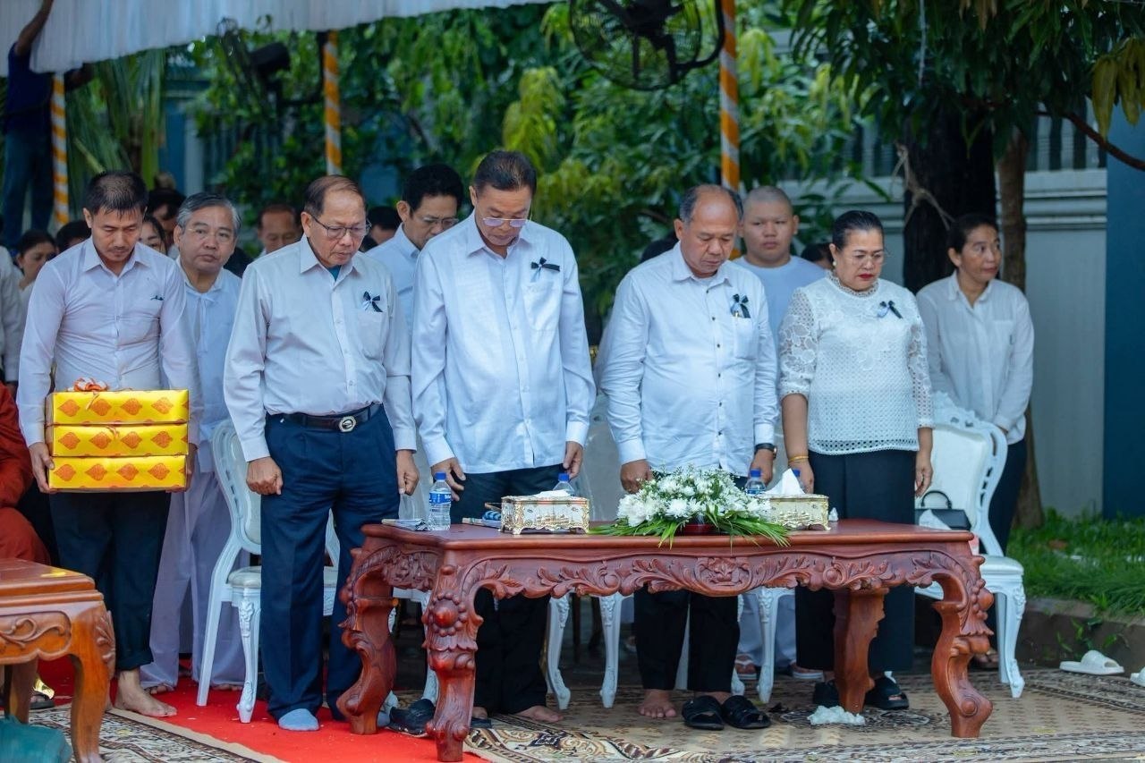 ឯកឧត្តម ឈើយ ចាន់ណា អញ្ជើញចូលរួមពិធីបូជាសពឧបាសិកា ហុង ផូ